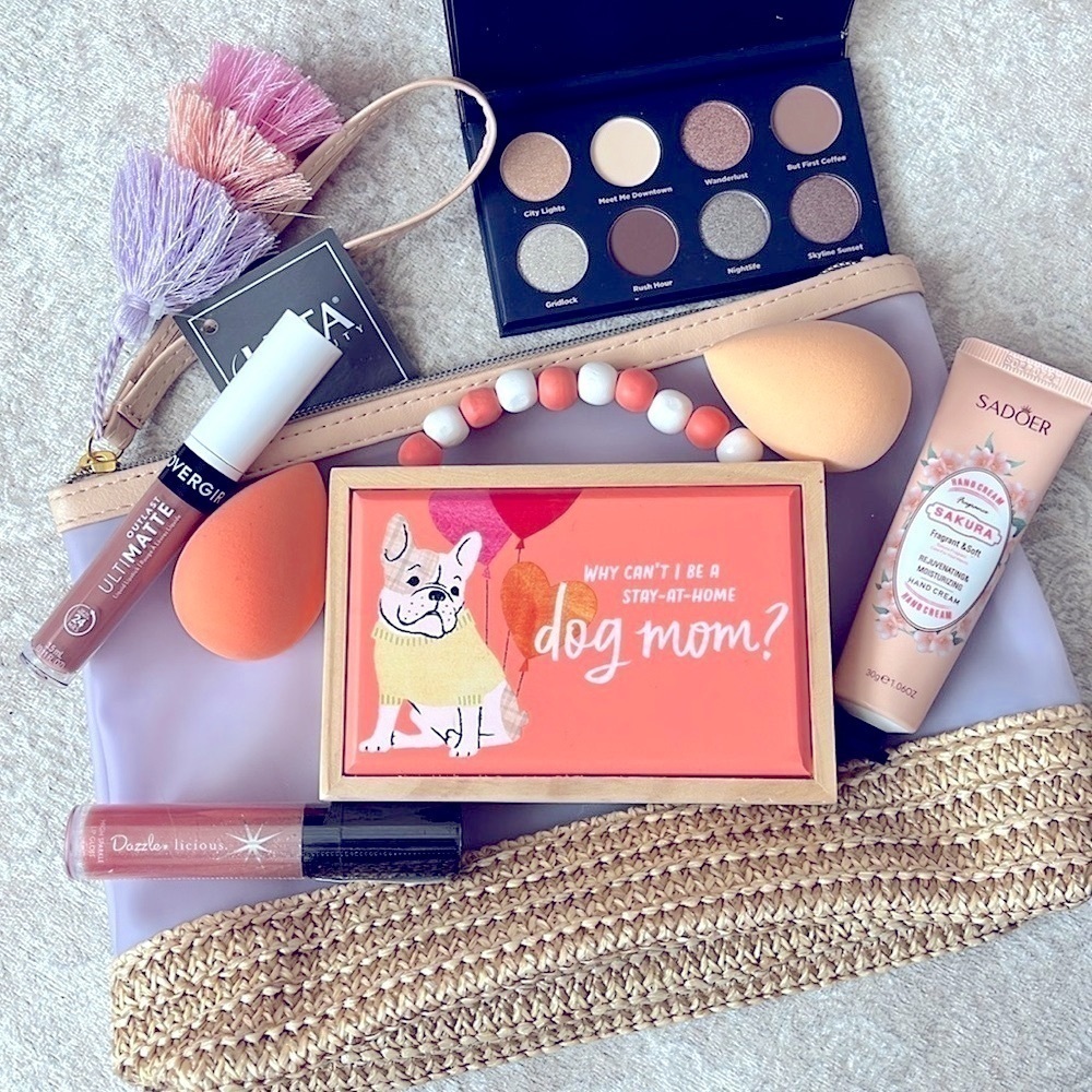 Brand New Hallmark Dog Mom Wood Decor Makeup Bag Lip Gloss Eyeshadow Hand Cream
